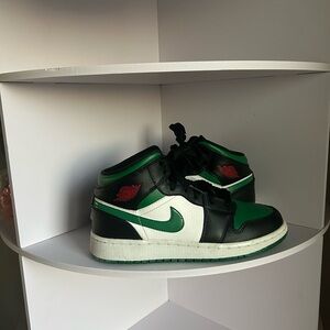 Jordan 1 mid Green and Black